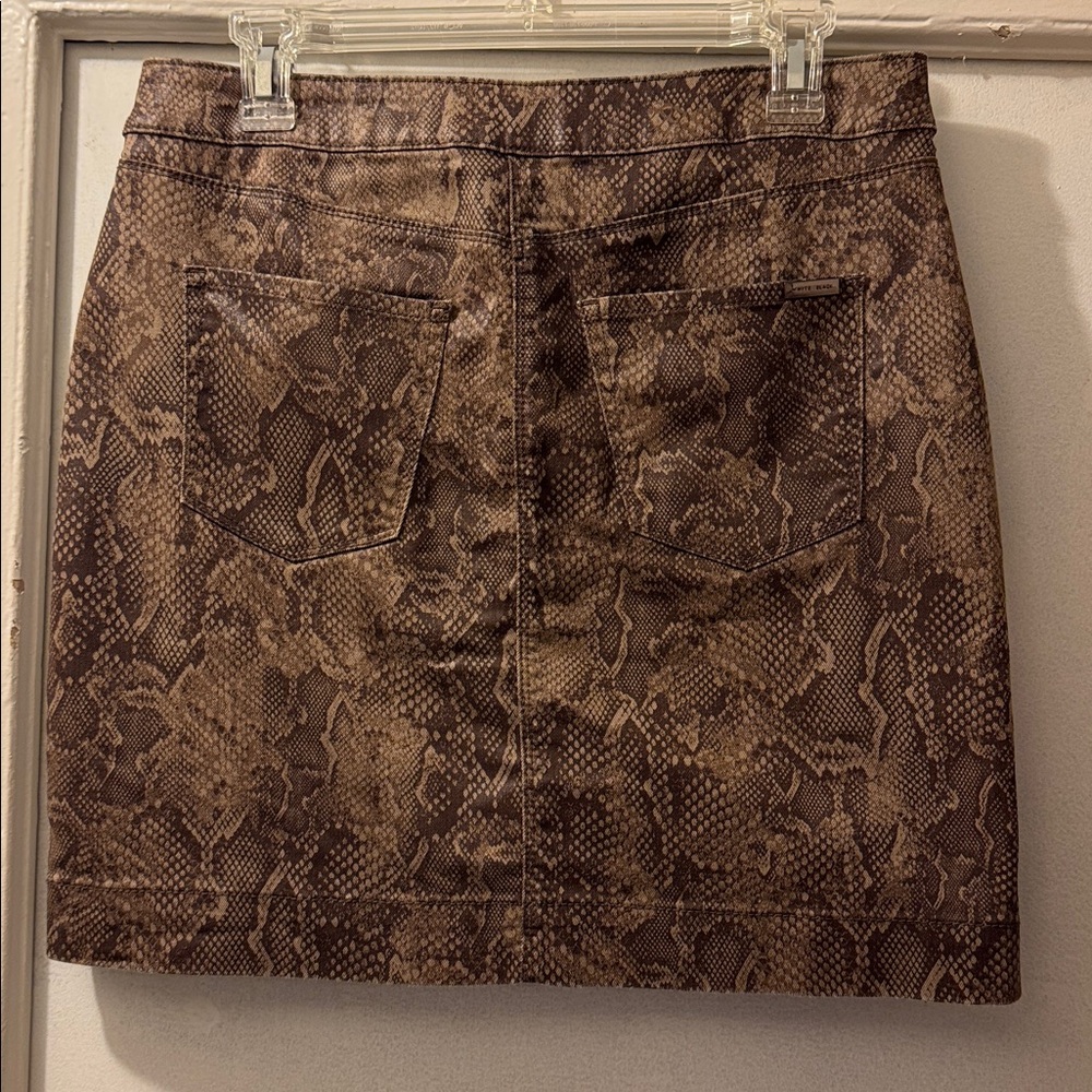 White House Black Market Print Coated Boot Skirt Viper Ravine Stretch Sz 6 - Picture 13 of 14